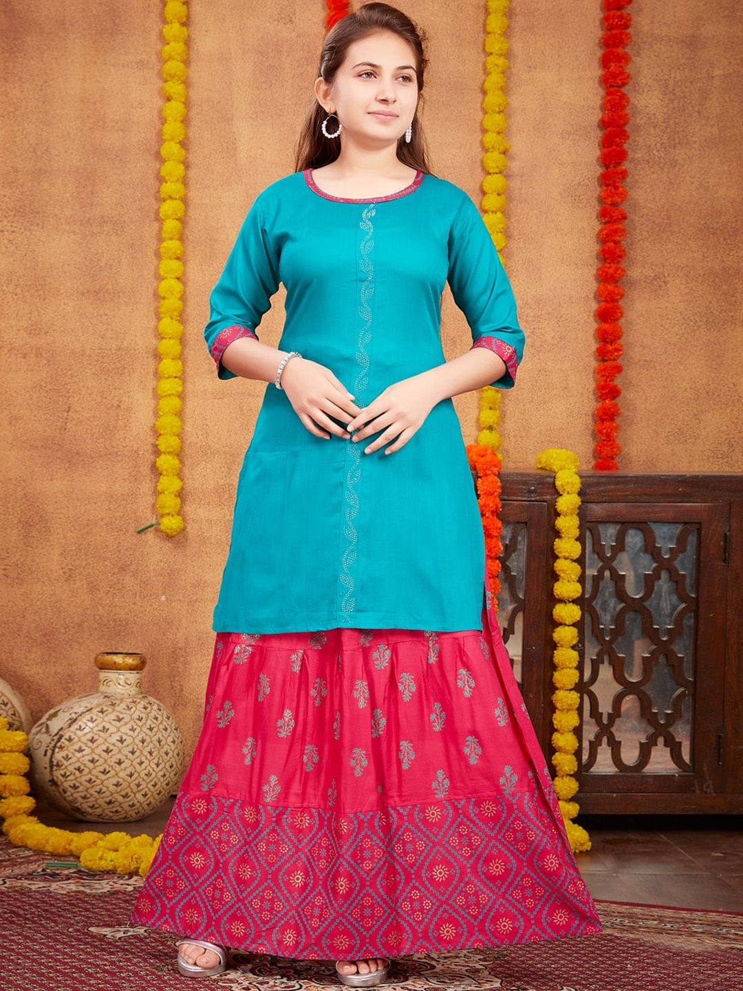 

Aarika Girls Beads and Stones Kurta with Skirt, Turquoise blue