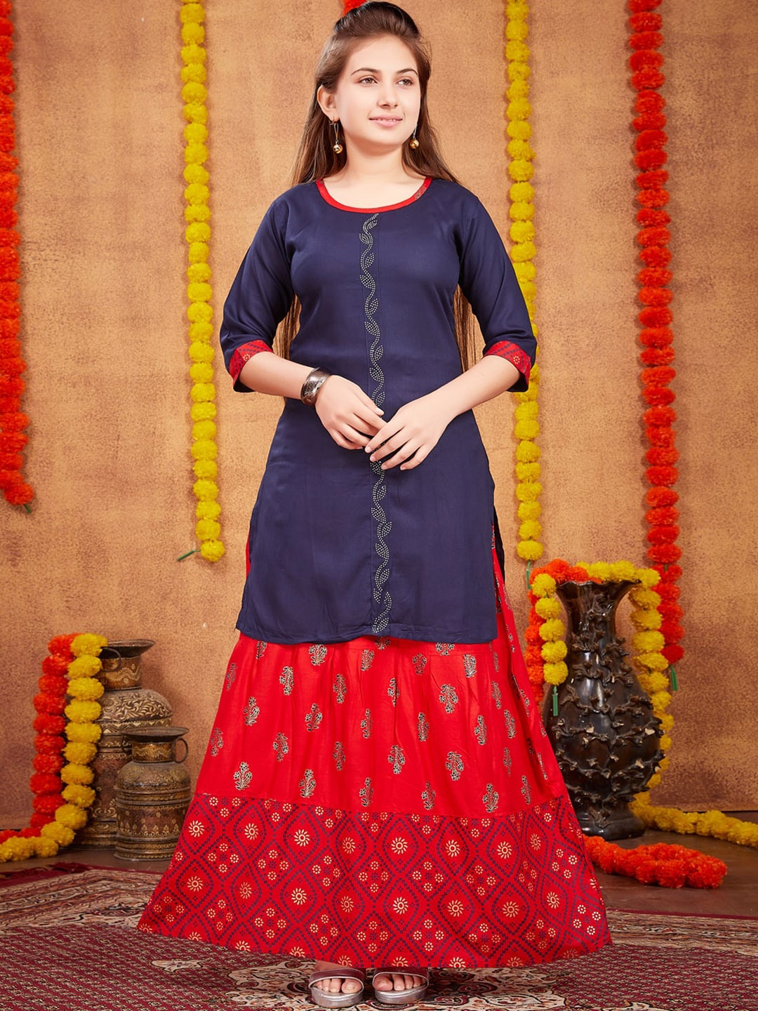 

Aarika Girls Ethnic Motifs Embroidered Beads & Stones Straight Kurta With Skirt, Navy blue