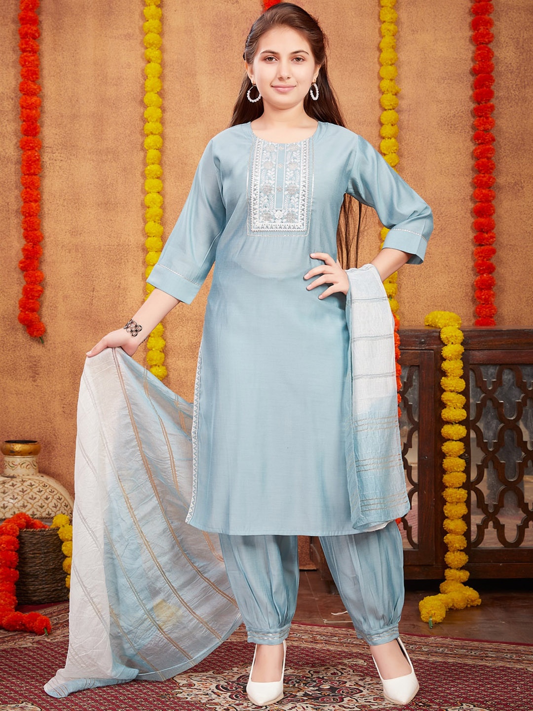 

Aarika Girls Ethnic Motifs Yoke Design Thread Work Pure Silk Straight Kurta With Salwar, Turquoise blue