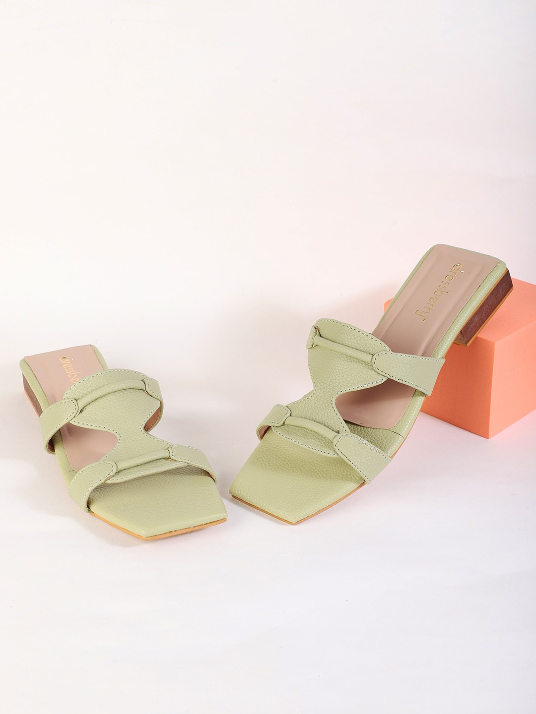 

DressBerry Green Open Toe Flats