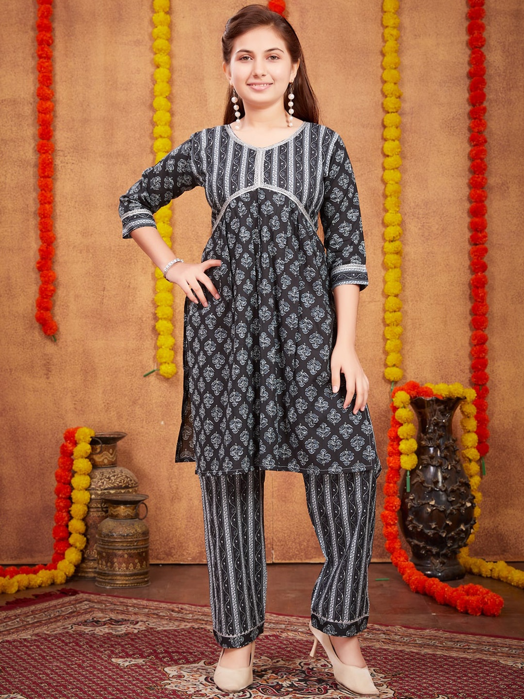 

BAESD Girls Ethnic Motifs Printed Empire Pure Cotton Kurta with Trousers, Black