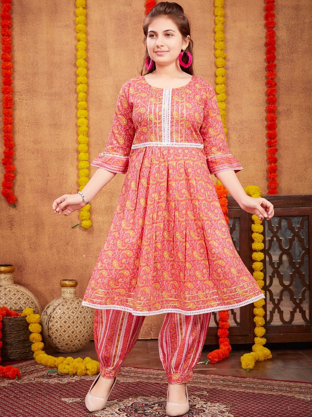 

BAESD Girls Paisley Printed Pleated Pure Cotton Straight Kurta with Patiala, Pink