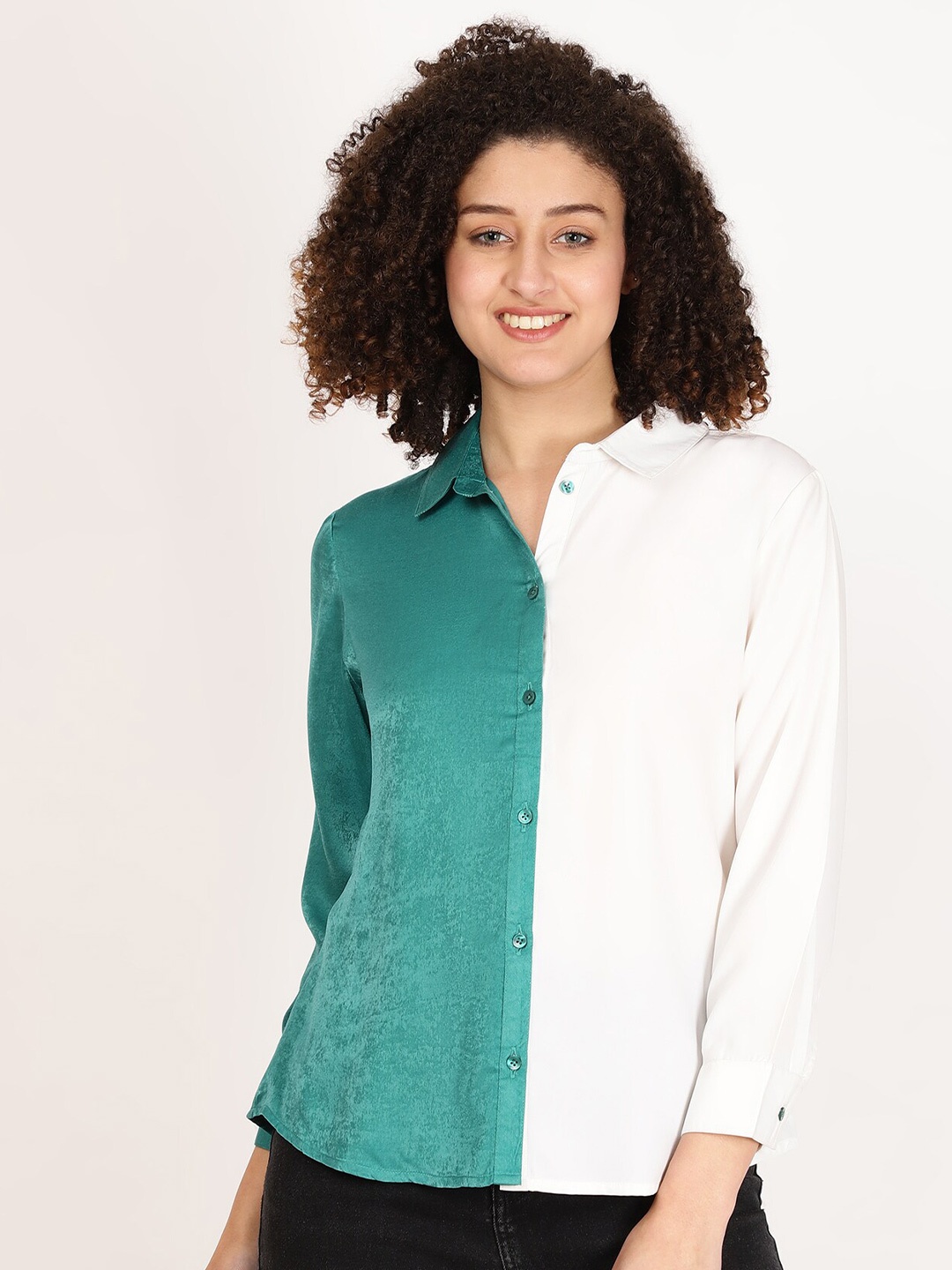 

FUTURO Colourblocked Spread Collar Casual Shirt, Green