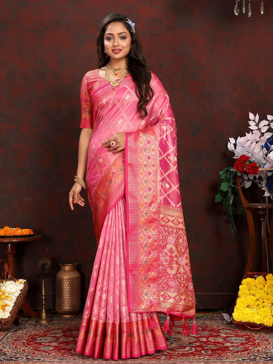 

CATCHY FOREVER Floral Printed Zari Banarasi Saree, Pink