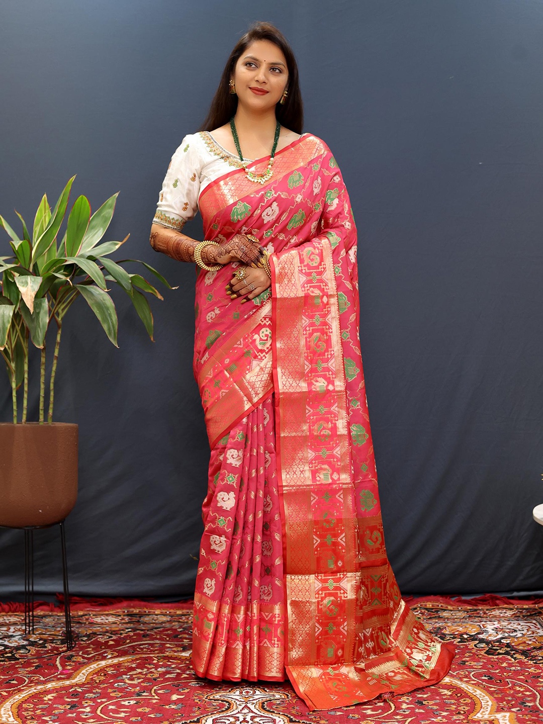 

PATIALAPICKS Ethnic Motifs Zari Pure Silk Kanjeevaram Saree, Pink