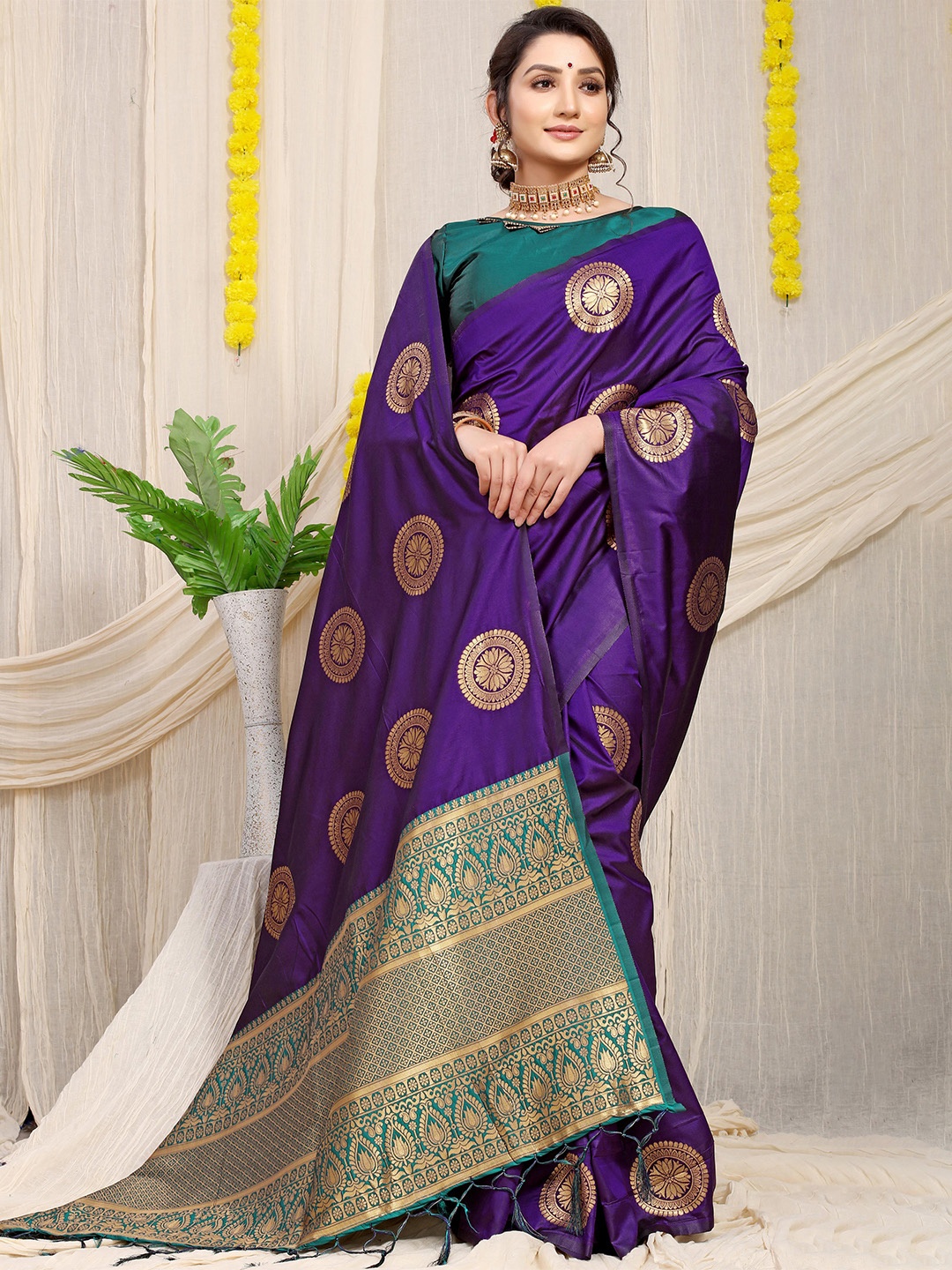 

PATIALAPICKS Ethnic Motifs Woven Design Zari Pure Silk Kanjeevaram Saree, Purple