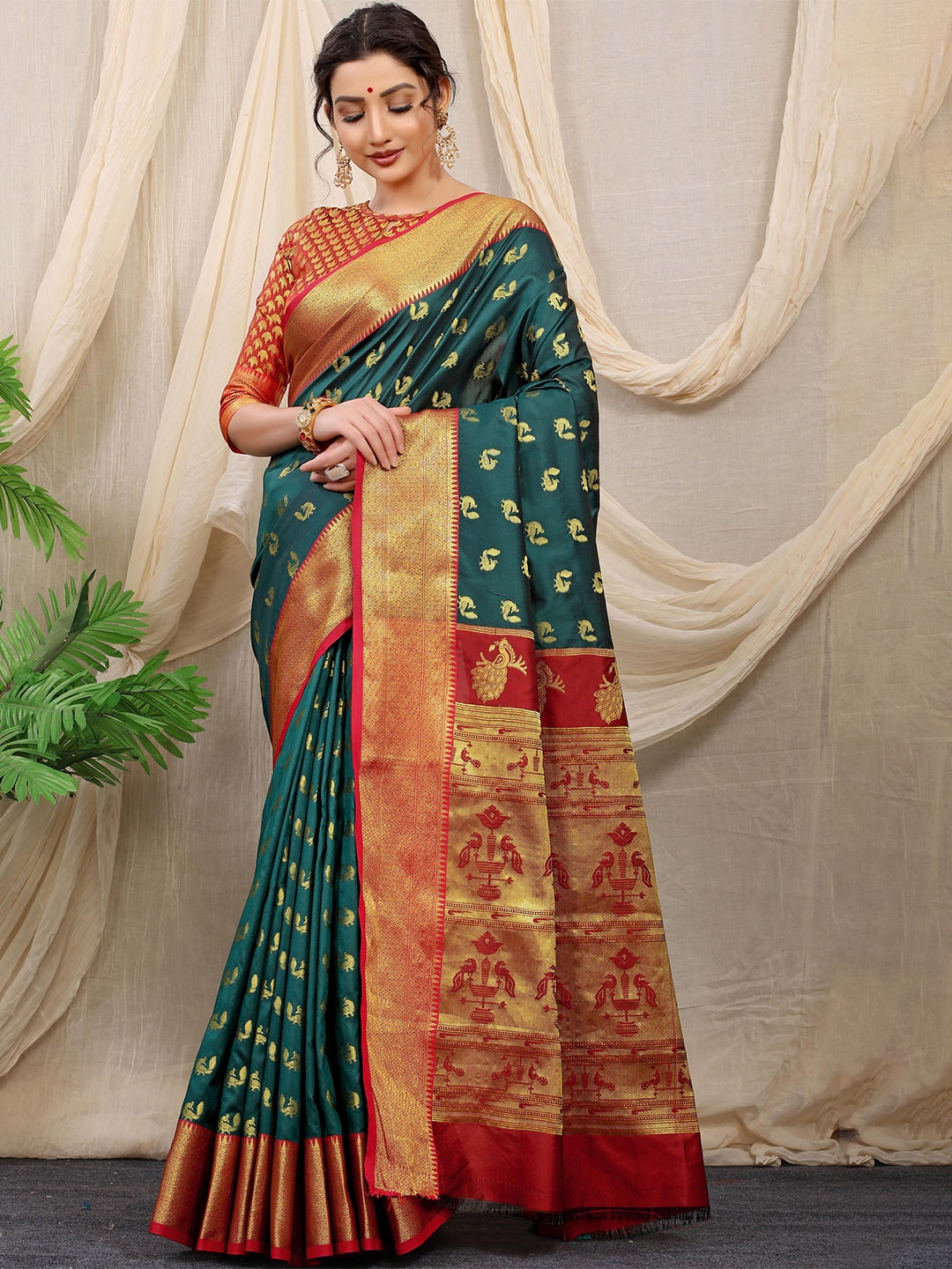 

PATIALAPICKS Ethnic Motifs Woven Design Zari Pure Silk Saree, Green