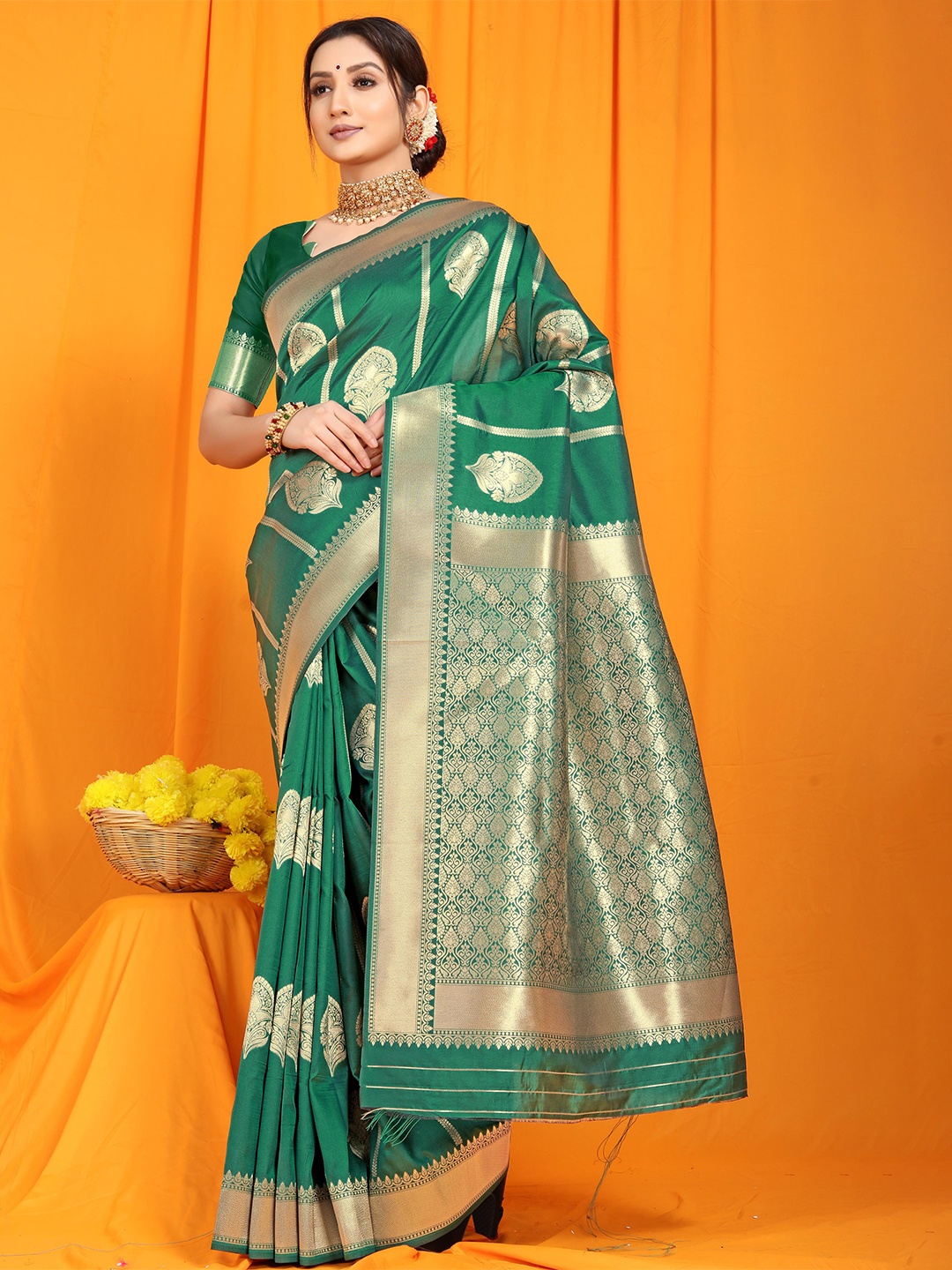 

PATIALAPICKS Ethnic Motifs Woven Design Zari Pure Silk Kanjeevaram Saree, Green
