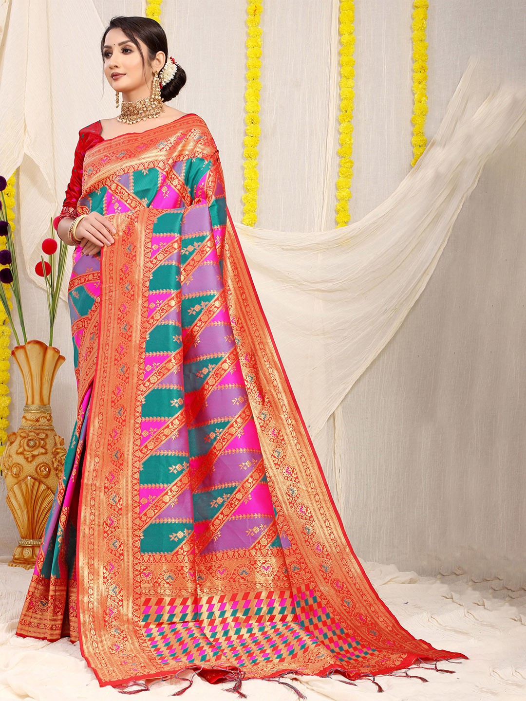 

PATIALAPICKS Ethnic Motifs Woven Design Zari Pure Silk Kanjeevaram Saree, Red