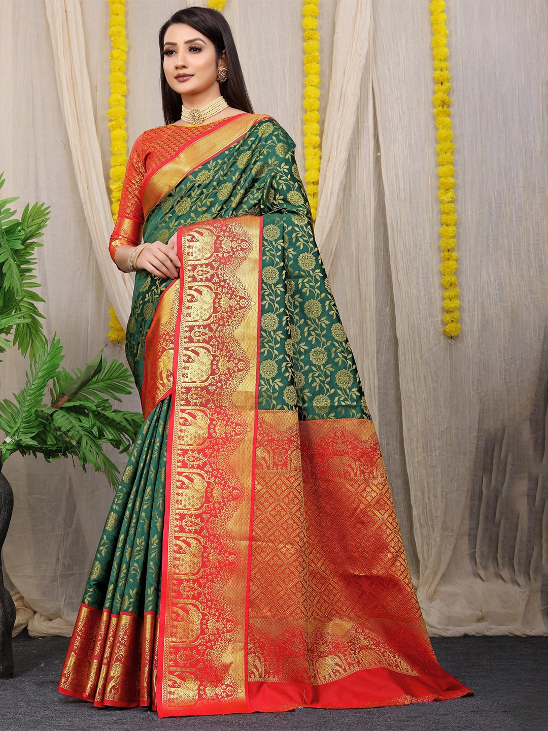 

PATIALAPICKS Woven Design Zari Pure Silk Kanjeevaram Saree, Green