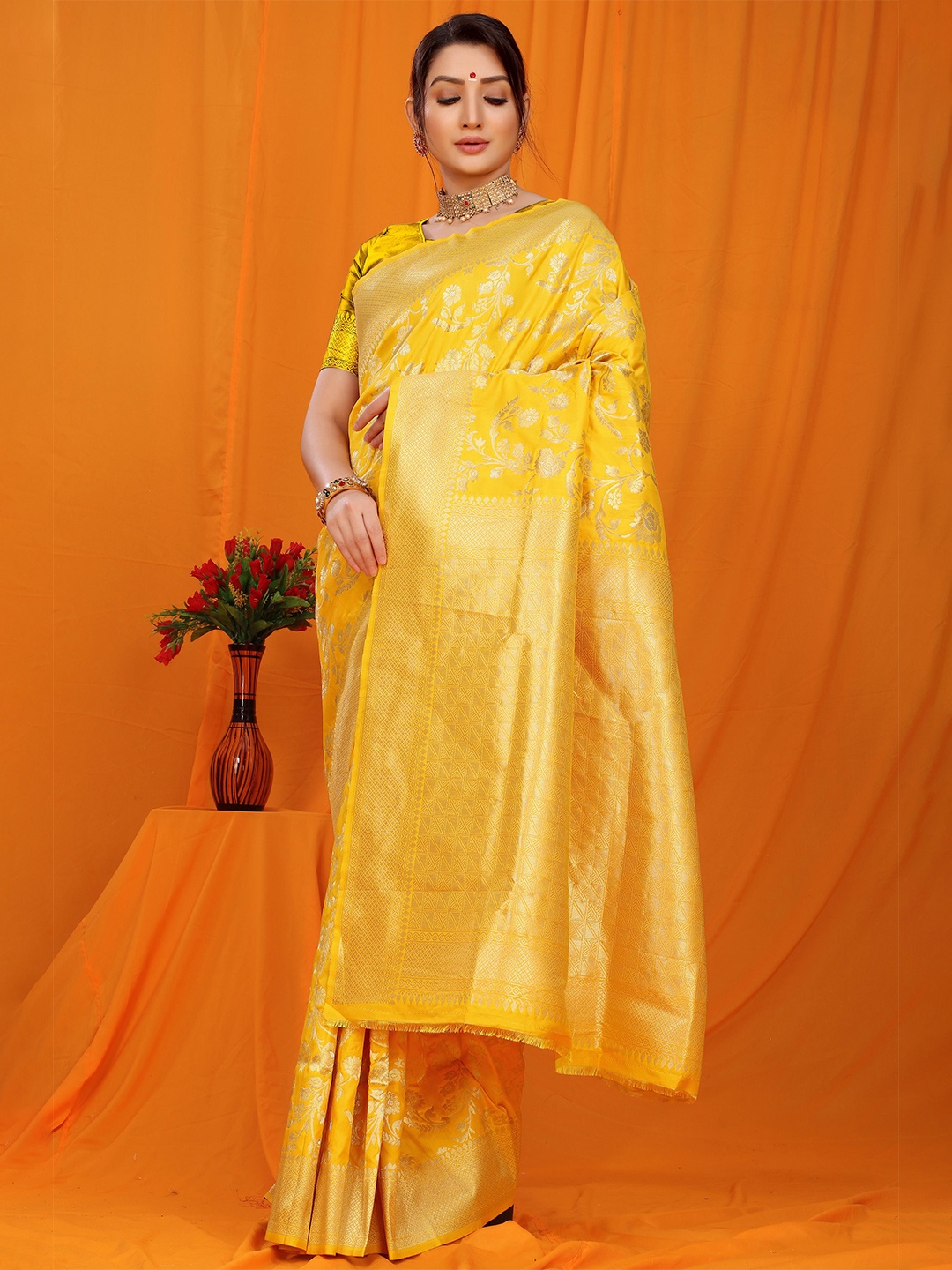 

PATIALAPICKS Ethnic Motifs Woven Design Zari Pure Silk Kanjeevaram Saree, Yellow