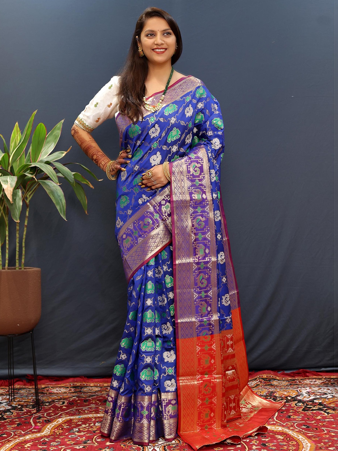 

PATIALAPICKS Woven Design Zari Pure Silk Kanjeevaram Saree, Blue
