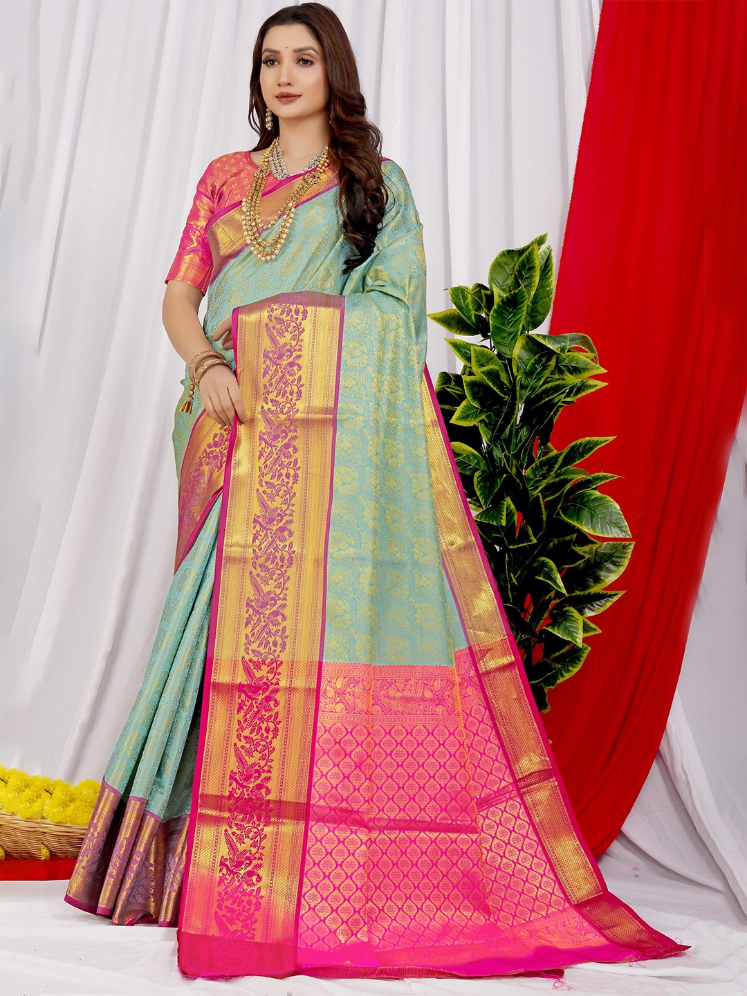 

PATIALAPICKS Woven Design Zari Pure Silk Kanjeevaram Saree, Green