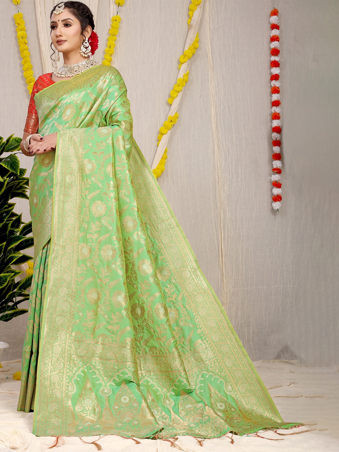 

PATIALAPICKS Ethnic Motifs Woven Design Zari Pure Silk Kanjeevaram Saree, Sea green
