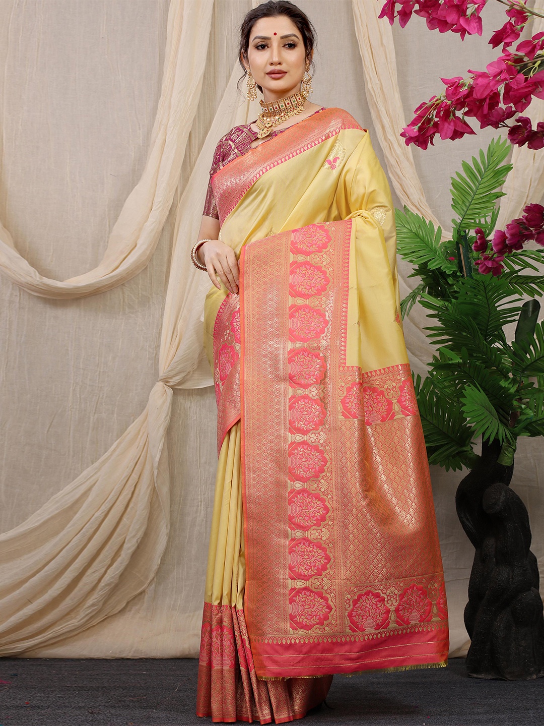 

PATIALAPICKS Ethnic Motifs Woven Design Zari Pure Silk Kanjeevaram Saree, Yellow