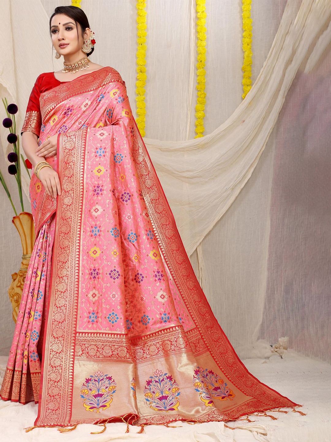

PATIALAPICKS Woven Design Zari Pure Silk Kanjeevaram Saree, Peach