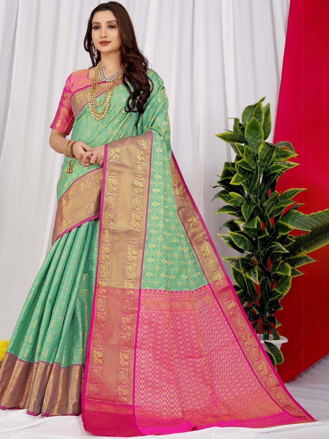 

PATIALAPICKS Ethnic Motifs Woven Design Zari Pure Silk Kanjeevaram Saree, Sea green