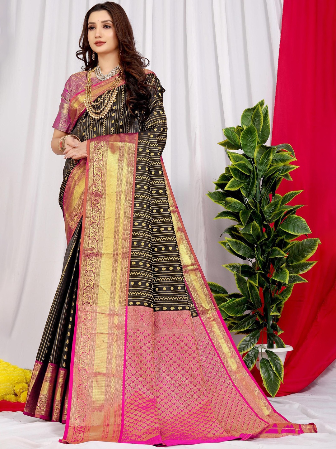 

PATIALAPICKS Woven Design Zari Pure Silk Kanjeevaram Saree, Black
