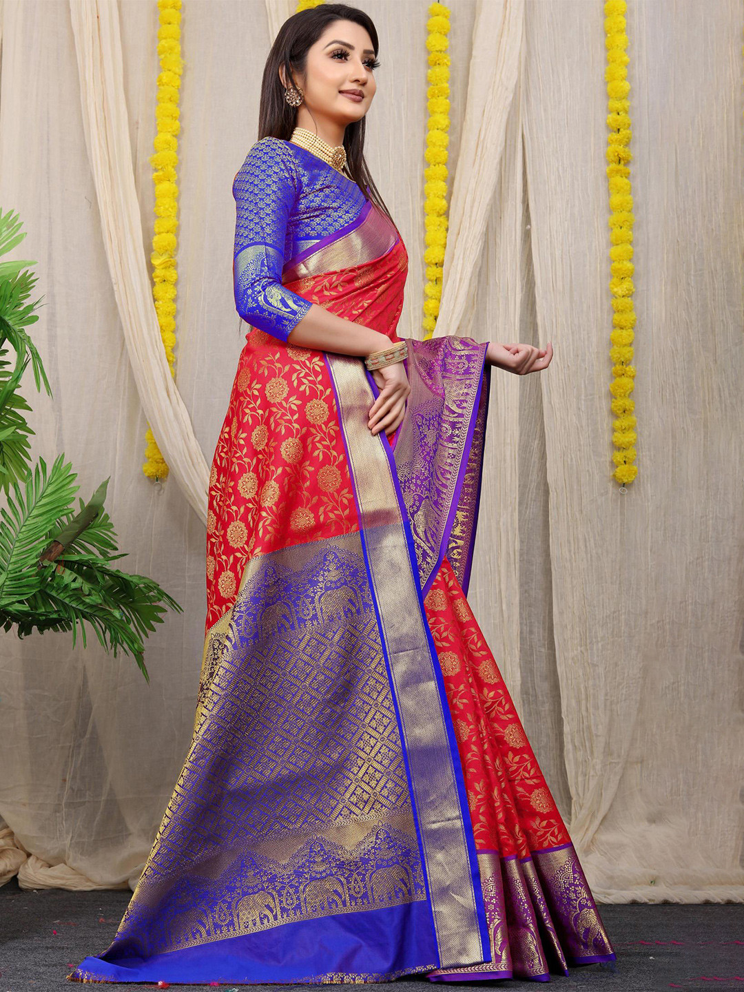 

PATIALAPICKS Woven Design Zari Pure Silk Kanjeevaram Saree, Red