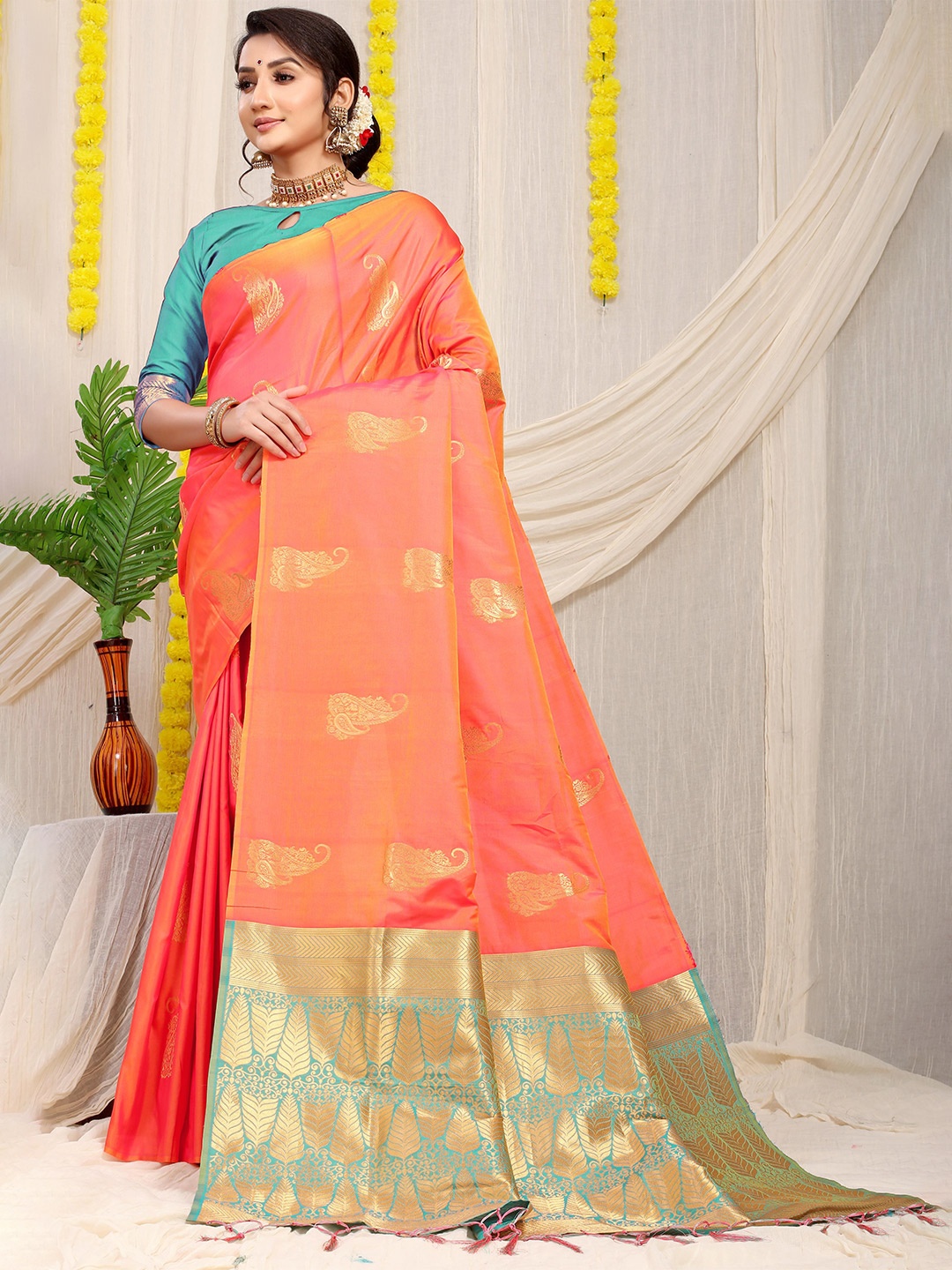 

PATIALAPICKS Ethnic Motifs Woven Design Zari Pure Silk Kanjeevaram Saree, Peach
