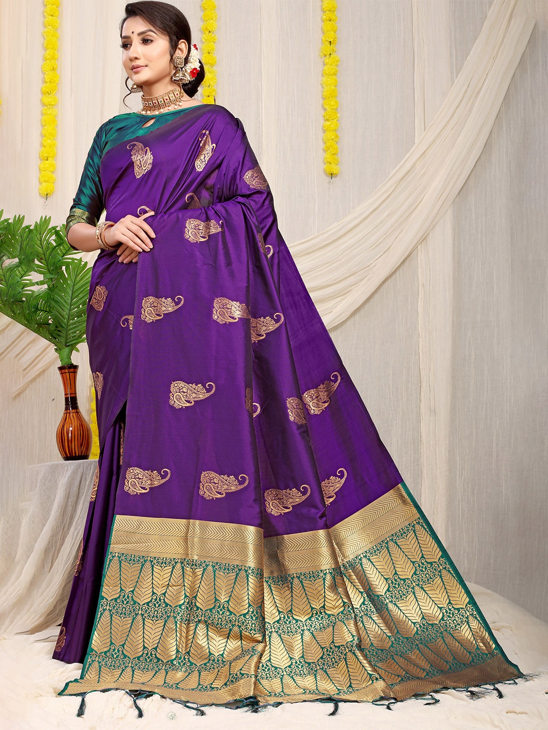 

PATIALAPICKS Ethnic Motifs Woven Design Zari Pure Silk Kanjeevaram Saree, Purple