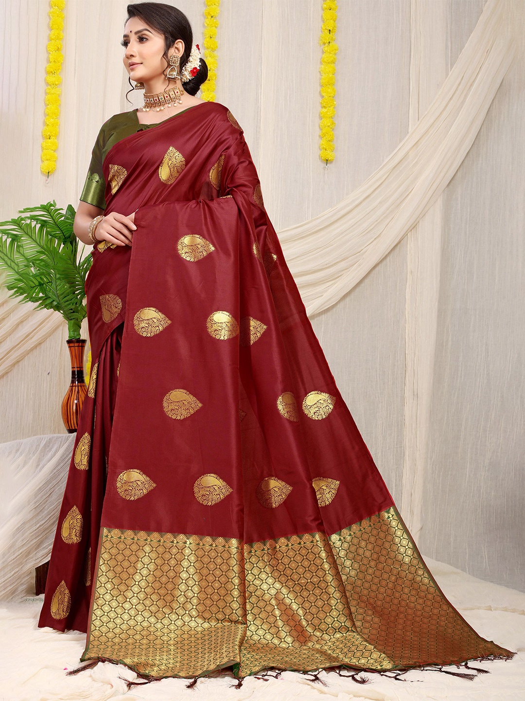 

PATIALAPICKS Ethnic Motifs Woven Design Zari Pure Silk Kanjeevaram Saree, Maroon