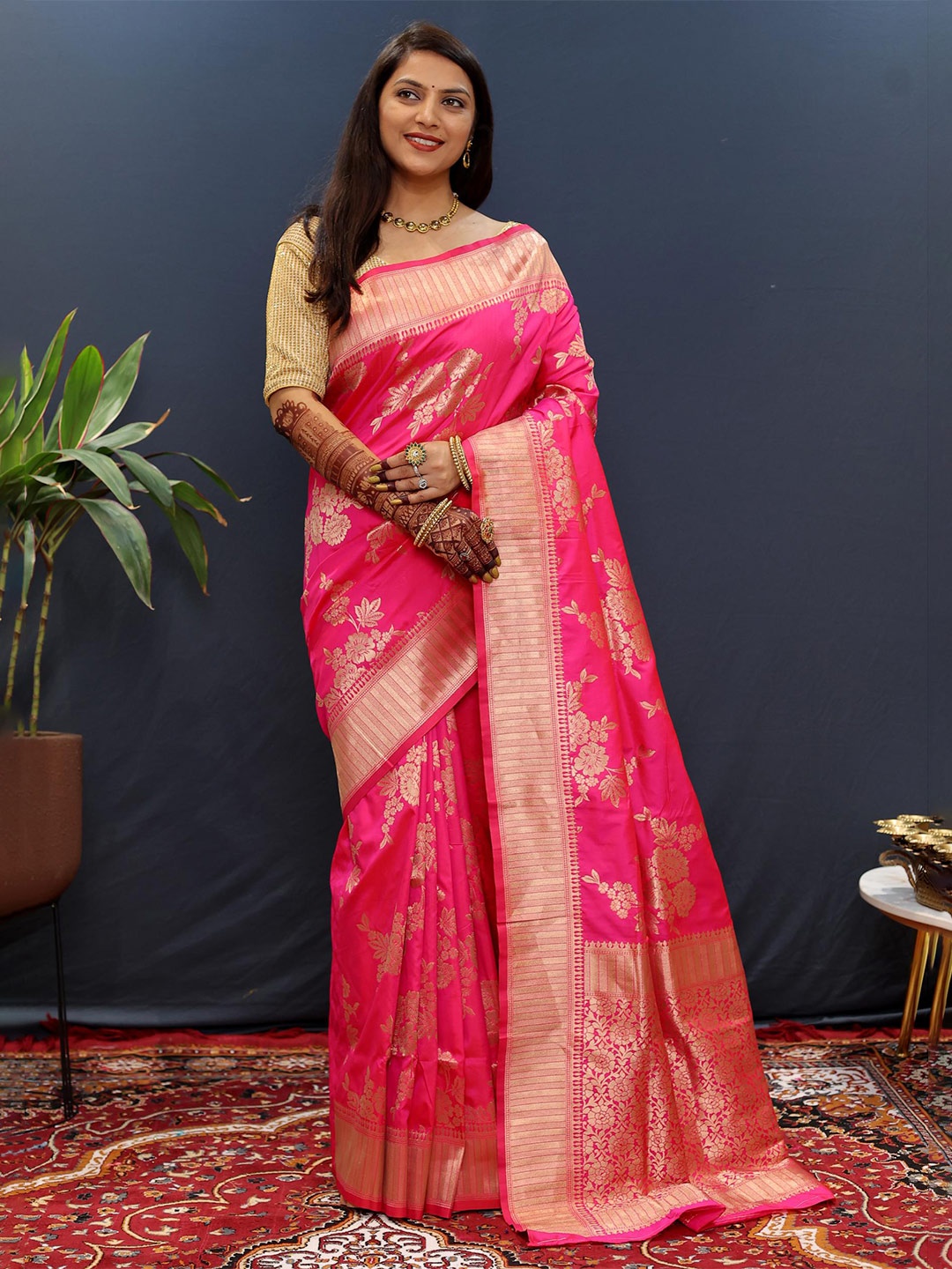 

PATIALAPICKS Ethnic Motifs Woven Design Zari Pure Silk Kanjeevaram Saree, Pink