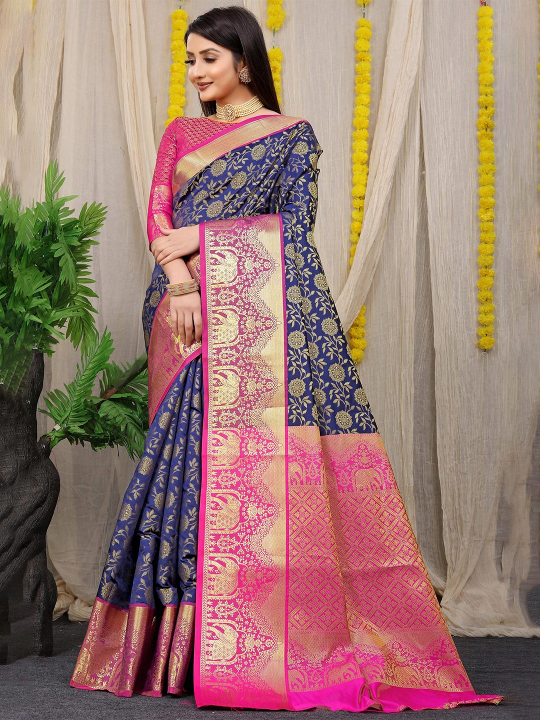 

PATIALAPICKS Floral Woven Design Zari Pure Silk Kanjeevaram Saree, Navy blue