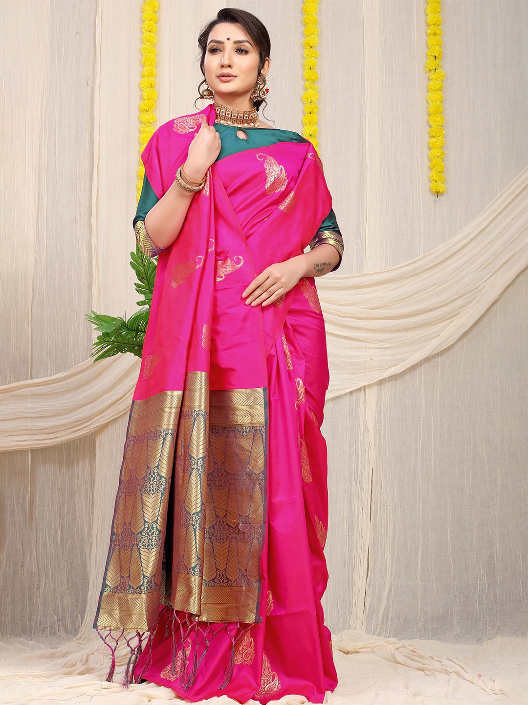 

PATIALAPICKS Woven Design Zari Pure Silk Kanjeevaram Saree, Pink