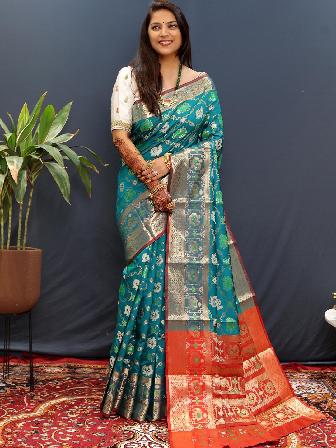 

PATIALAPICKS Ethnic Motifs Woven Design Zari Pure Silk Kanjeevaram Saree, Blue