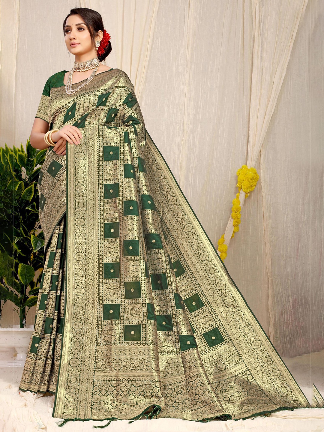 

PATIALAPICKS Ethnic Motifs Woven Design Zari Pure Silk Kanjeevaram Saree, Green