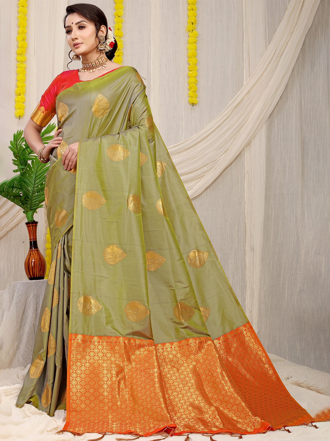 

PATIALAPICKS Woven Design Zari Pure Silk Kanjeevaram Saree, Green