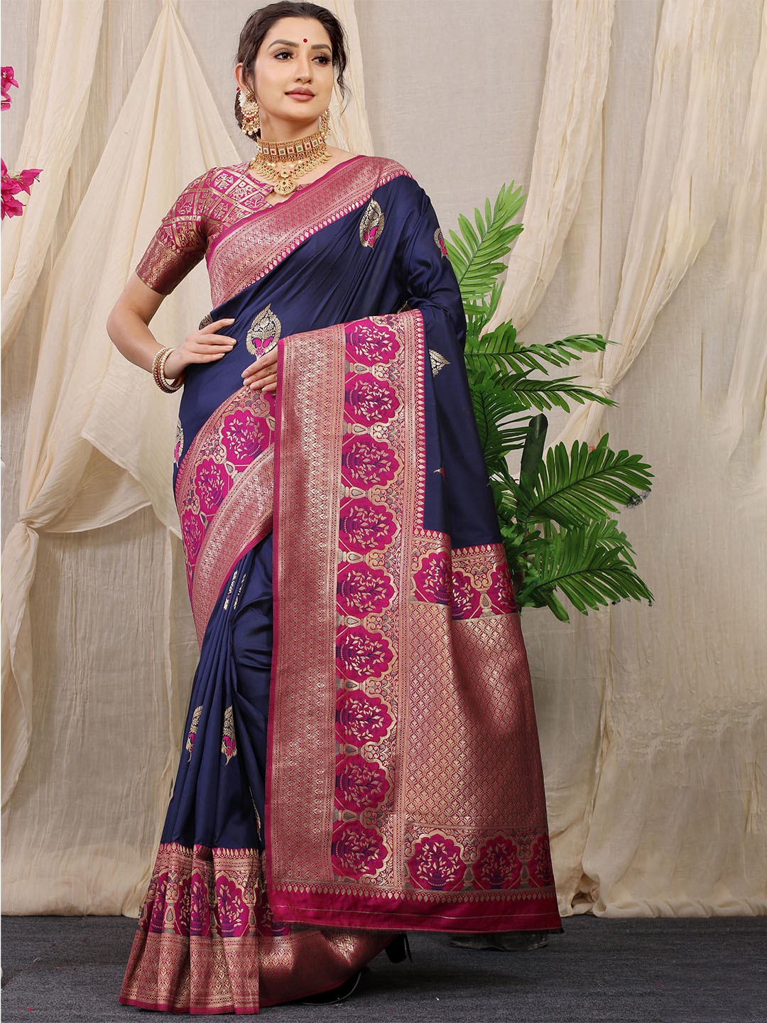 

PATIALAPICKS Woven Design Zari Pure Silk Kanjeevaram Saree, Navy blue