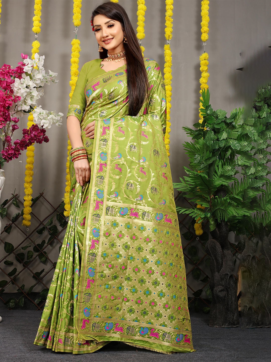 

PATIALAPICKS Floral Woven Design Zari Pure Silk Kanjeevaram Saree, Green