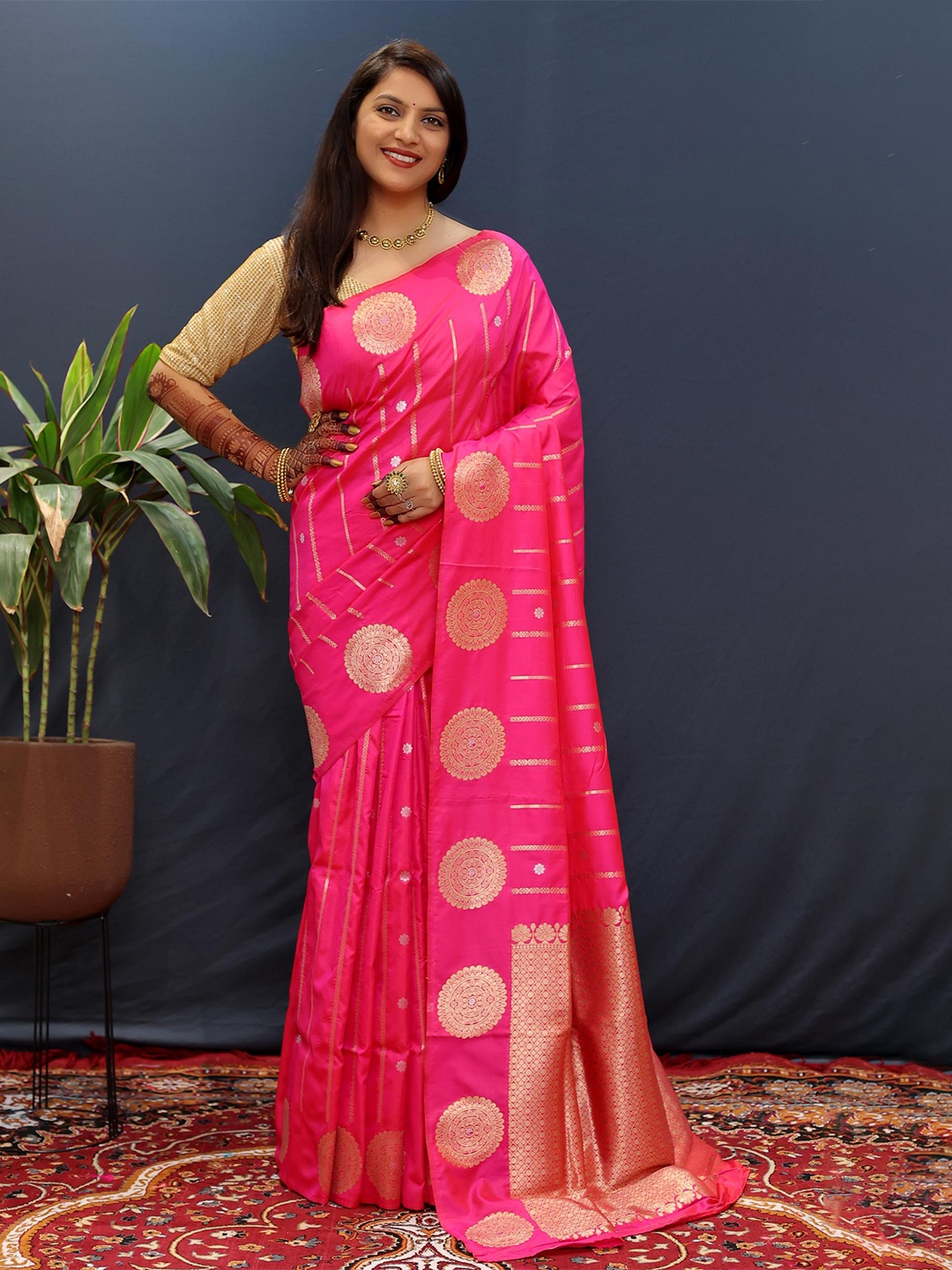 

PATIALAPICKS Woven Design Zari Pure Silk Kanjeevaram Saree, Pink