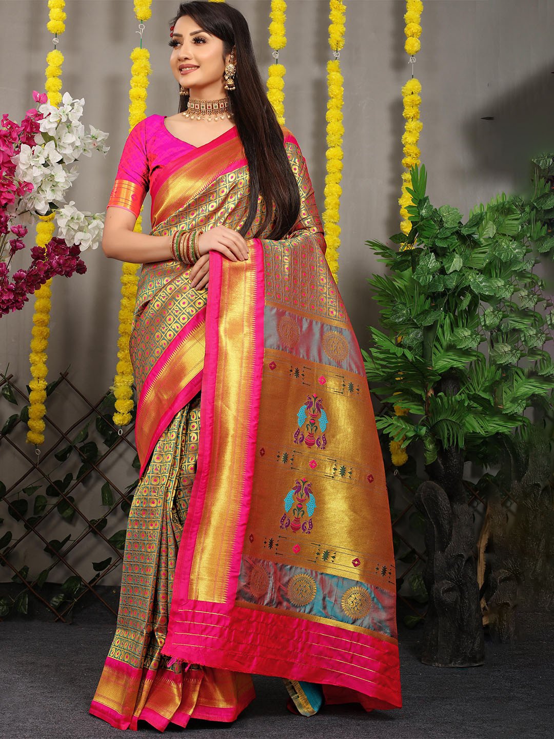 

PATIALAPICKS Ethnic Motifs Woven Design Zari Pure Silk Kanjeevaram Saree, Green