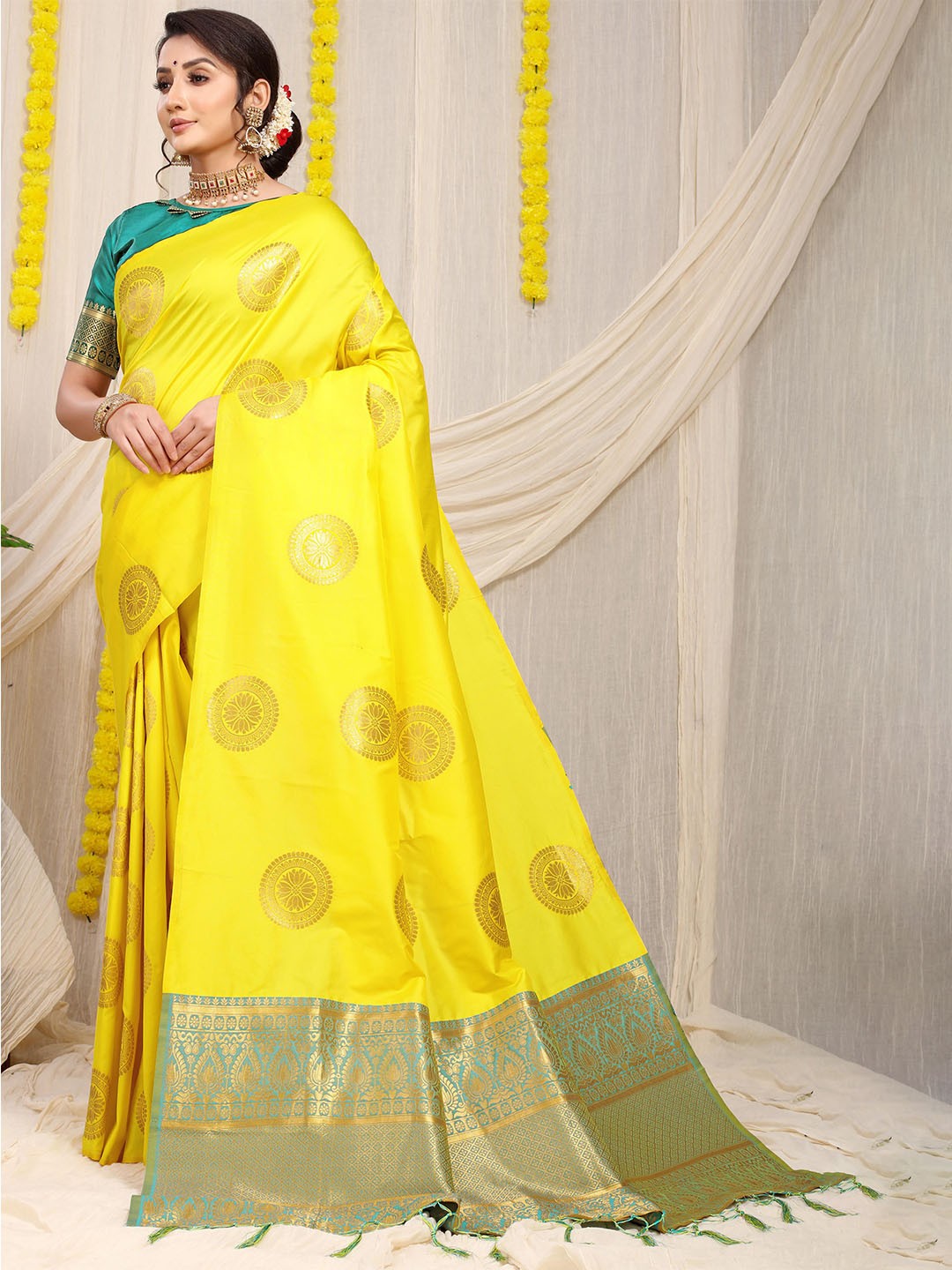 

PATIALAPICKS Ethnic Motifs Woven Design Zari Pure Silk Kanjeevaram Saree, Yellow