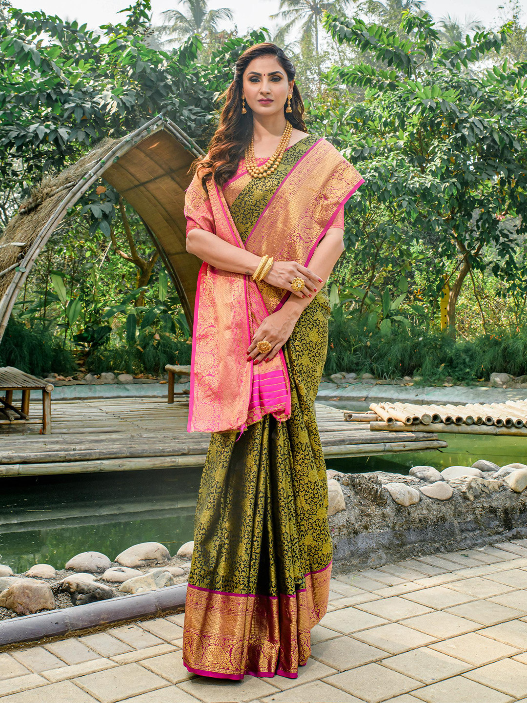 

PATIALAPICKS Woven Design Zari Pure Silk Kanjeevaram Saree, Green