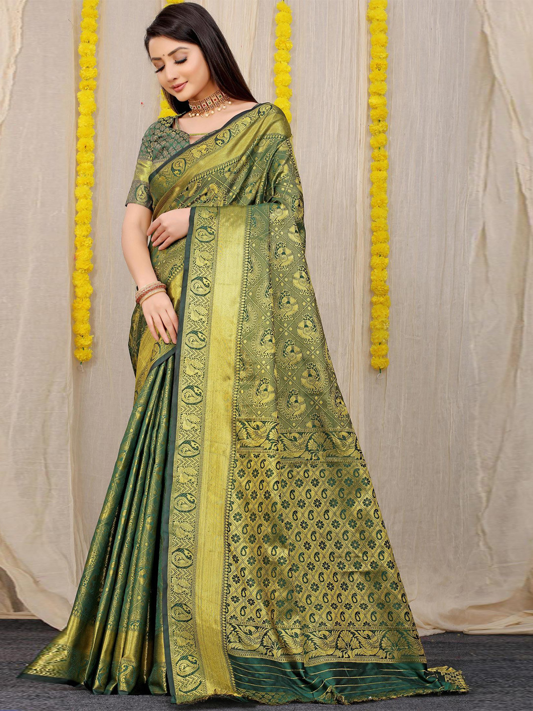 

PATIALAPICKS Ethnic Motifs Woven Design Zari Pure Silk Kanjeevaram Saree, Green