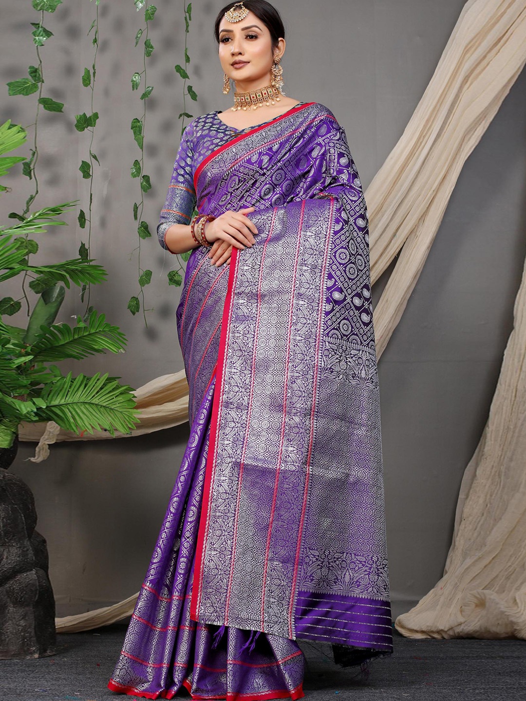 

PATIALAPICKS Woven Design Zari Pure Silk Kanjeevaram Saree, Purple