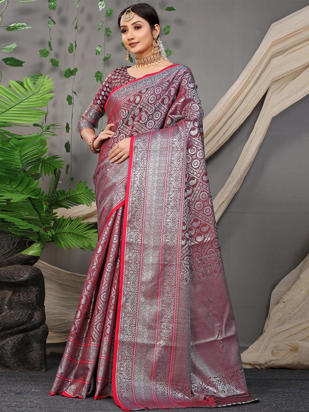 

PATIALAPICKS Ethnic Motifs Woven Design Zari Pure Silk Kanjeevaram Saree, Maroon