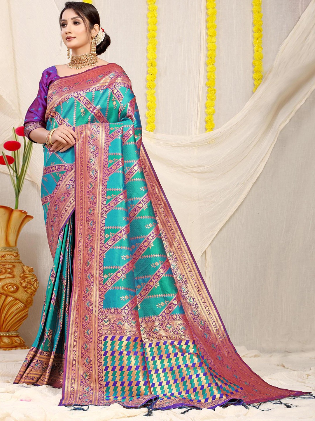 

PATIALAPICKS Ethnic Motifs Zari Pure Silk Paithani Saree, Green