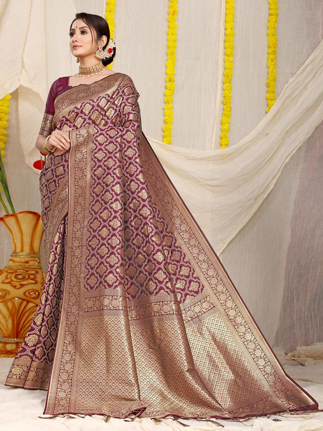 

PATIALAPICKS Ethnic Motifs Zari Pure Silk Kanjeevaram Saree, Maroon
