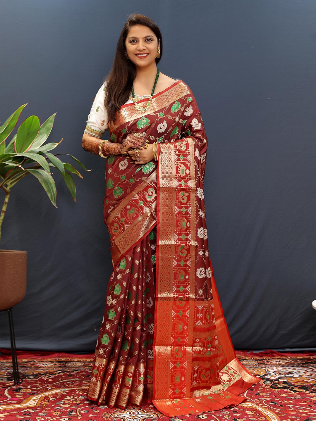 

PATIALAPICKS Ethnic Motifs Woven Design Zari Pure Silk Kanjeevaram Saree, Maroon