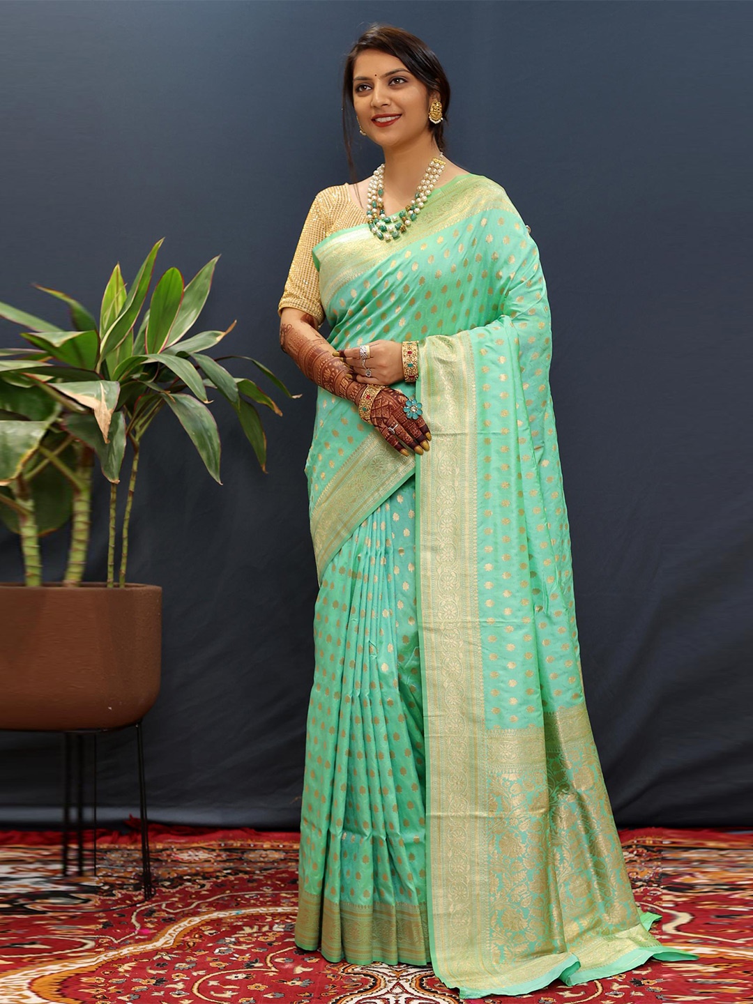 

PATIALAPICKS Ethnic Motifs Woven Design Zari Pure Silk Kanjeevaram Saree, Sea green
