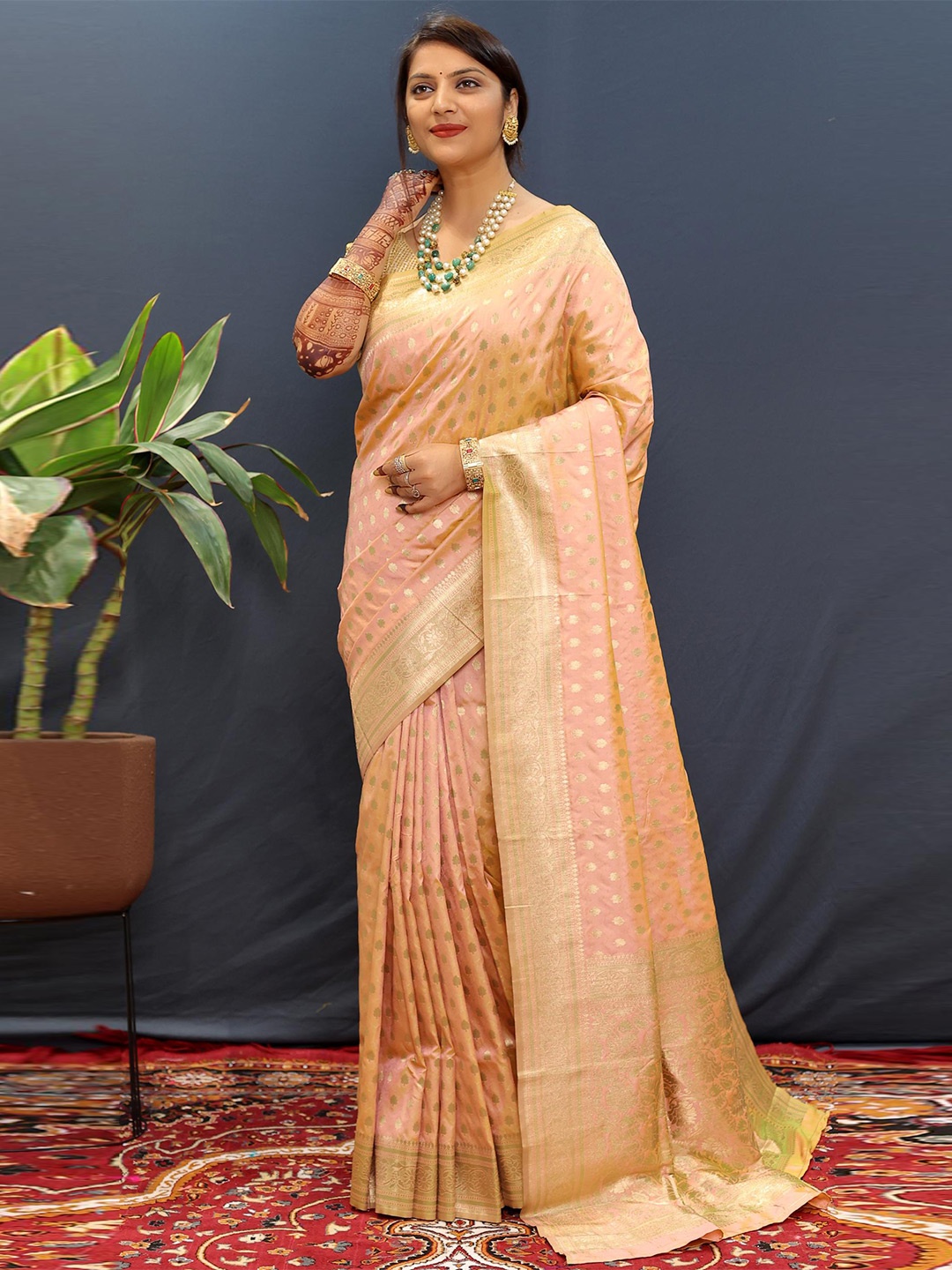 

PATIALAPICKS Ethnic Motifs Woven Design Zari Pure Silk Kanjeevaram Saree, Peach