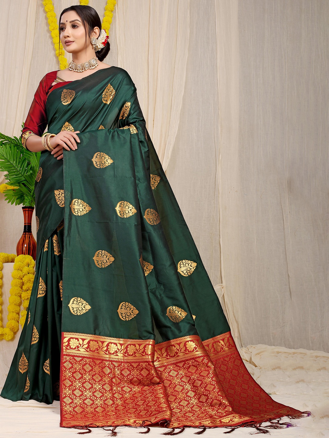 

PATIALAPICKS Ethnic Motifs Woven Design Zari Pure Silk Kanjeevaram Saree, Green