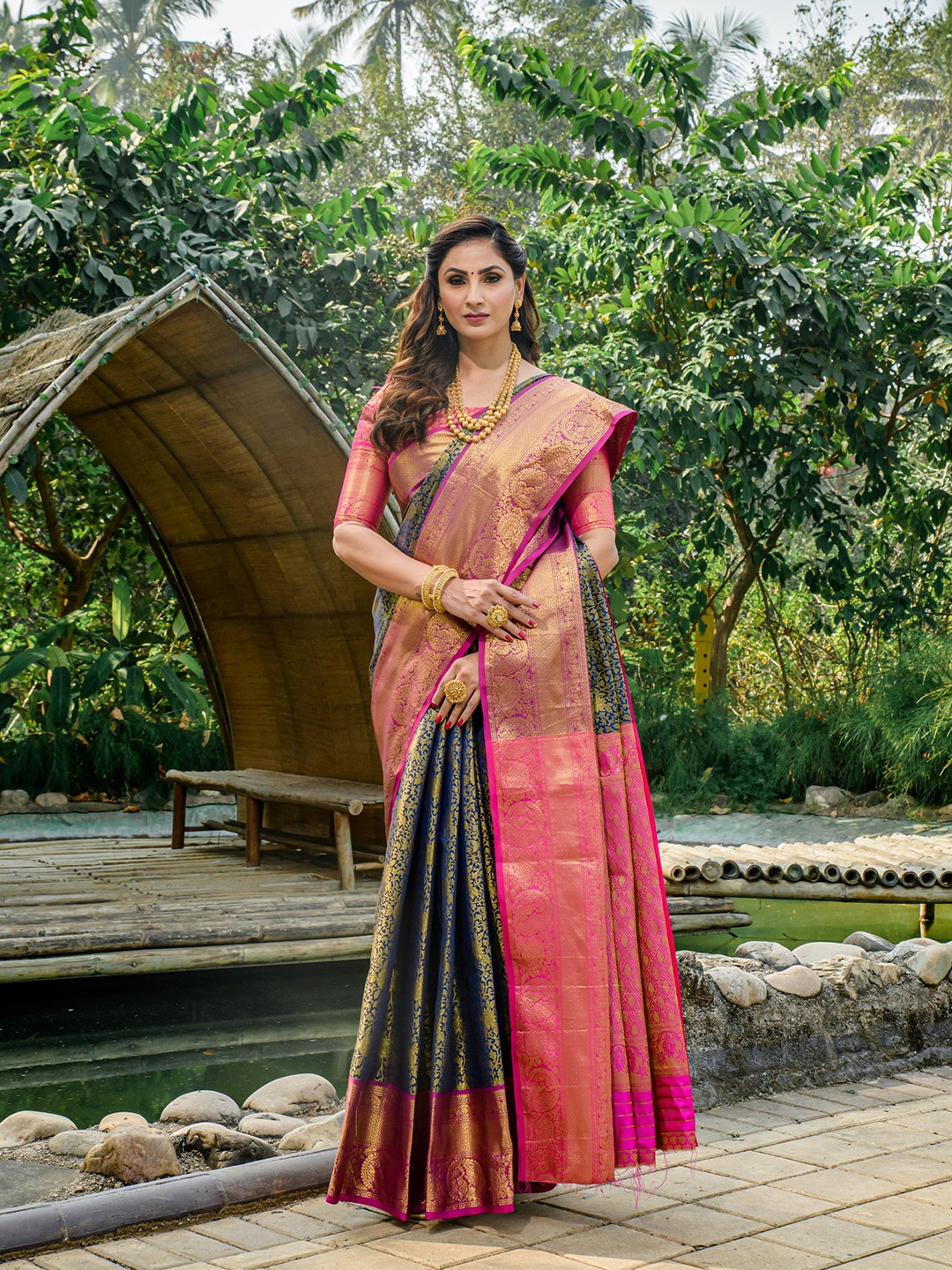 

PATIALAPICKS Ethnic Motifs Woven Design Zari Pure Silk Kanjeevaram Saree, Navy blue
