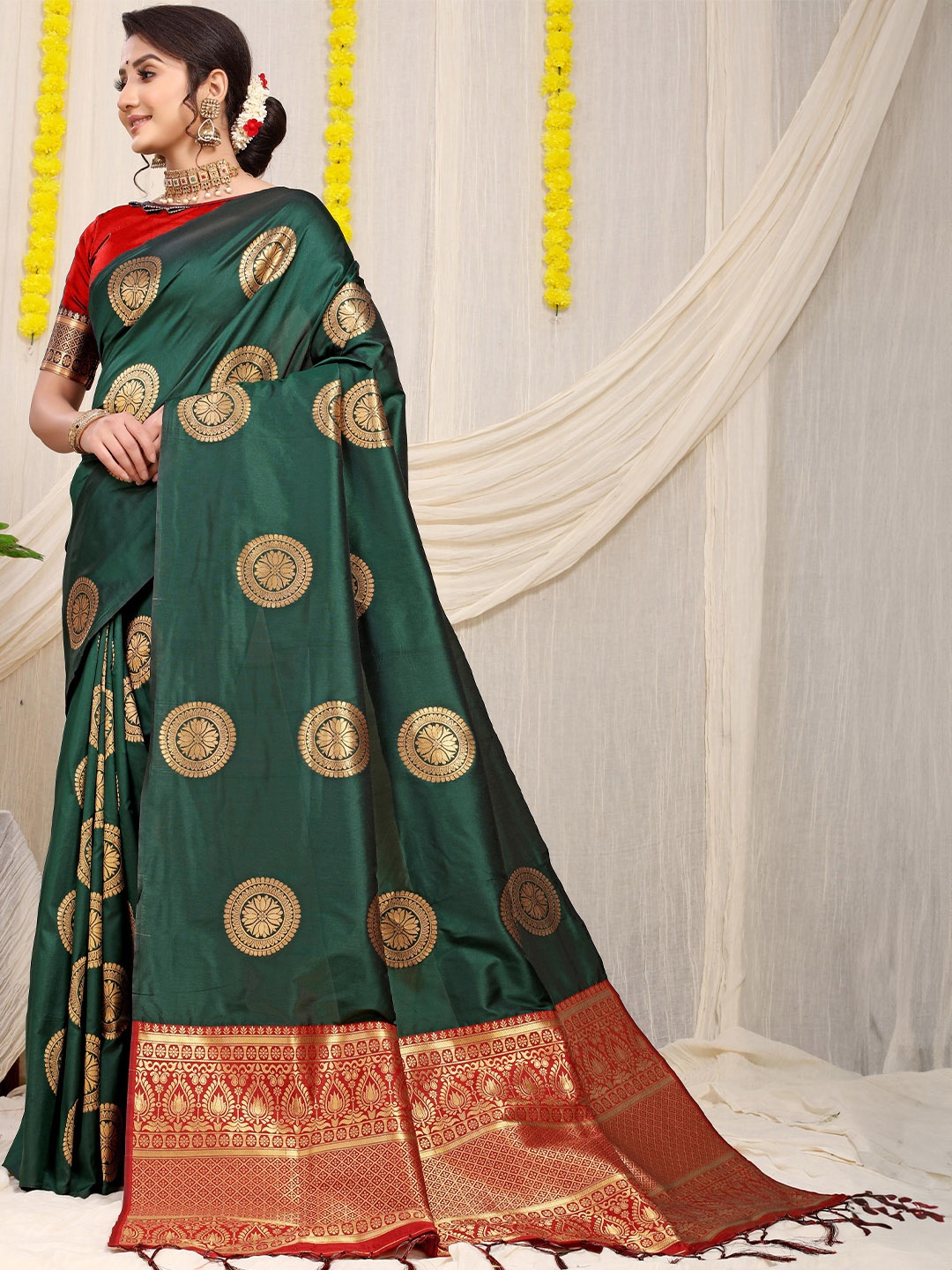

PATIALAPICKS Ethnic Motifs Woven Design Zari Pure Silk Kanjeevaram Saree, Green