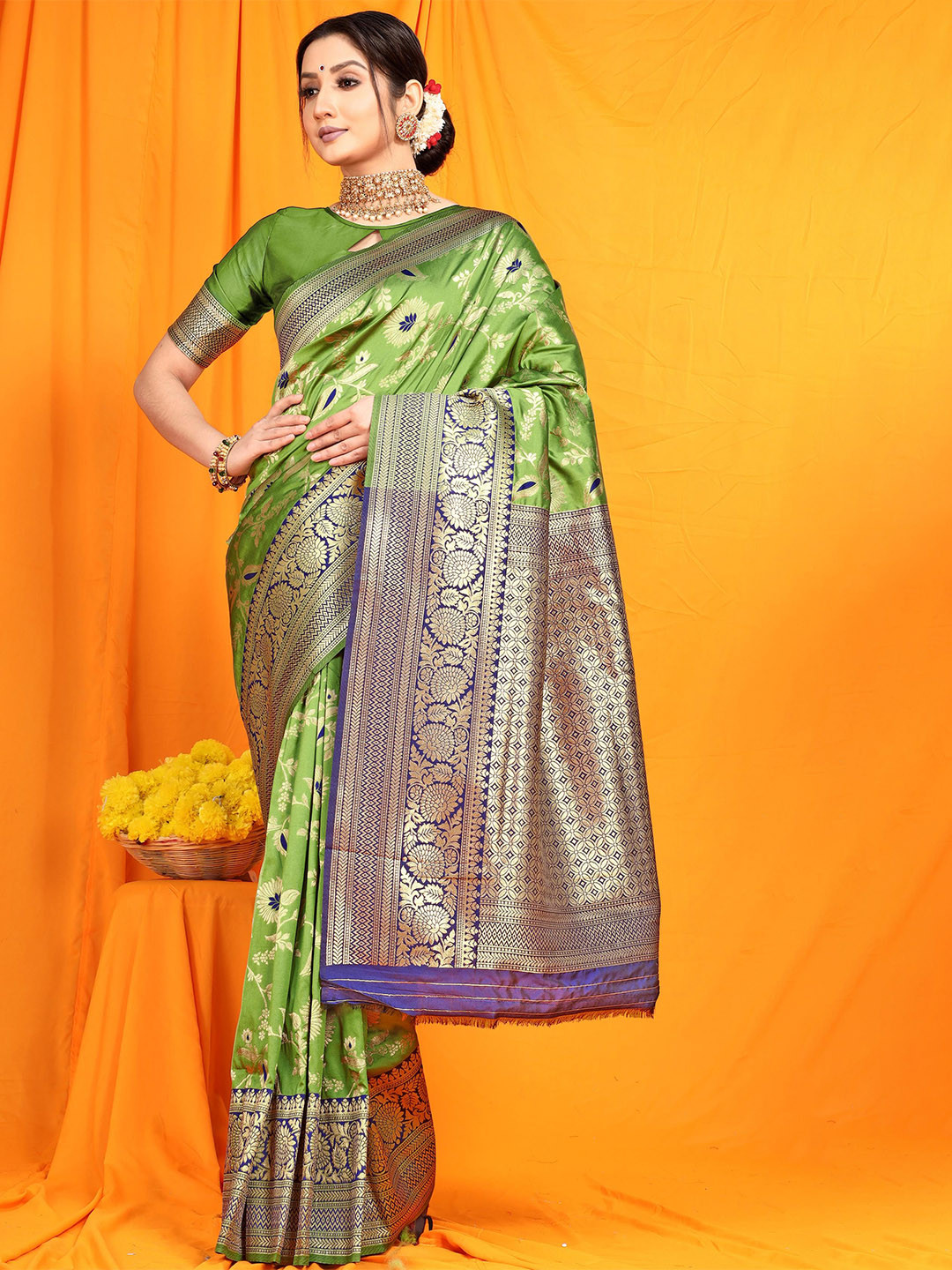 

PATIALAPICKS Ethnic Motifs Woven Design Zari Pure Silk Kanjeevaram Saree, Green